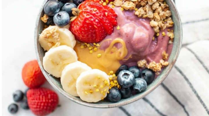 Delicious and Easy Acai Bowl